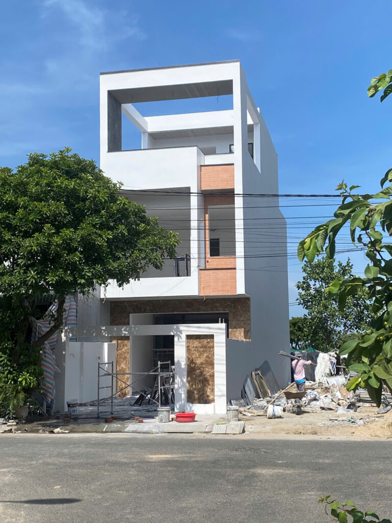 Thi công phần thô và lắp đặt hệ thống kỹ thuật